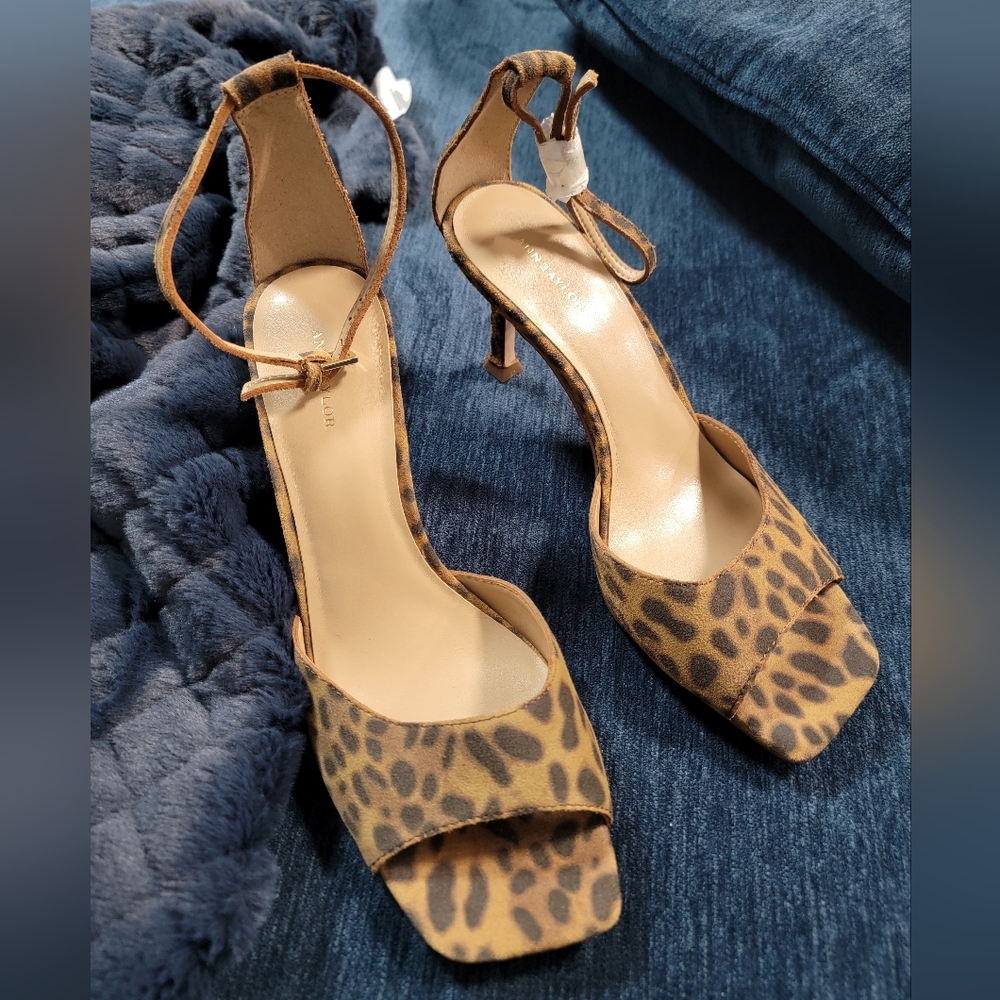 Ann Taylor | NWOT 8.5M Seude Leopard Ankle Strap Square Toe Heels